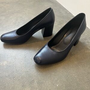 Gently Used Maryam Nassir Zadeh pumps Size 35.5 Navy